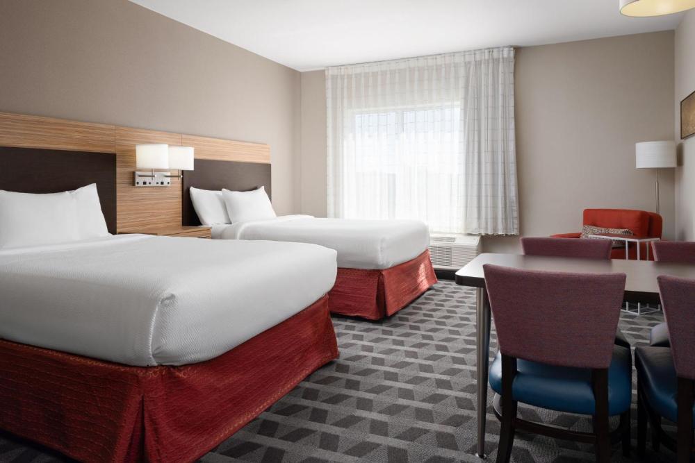 Studio with Two Queen Beds - Hearing Accessible interior